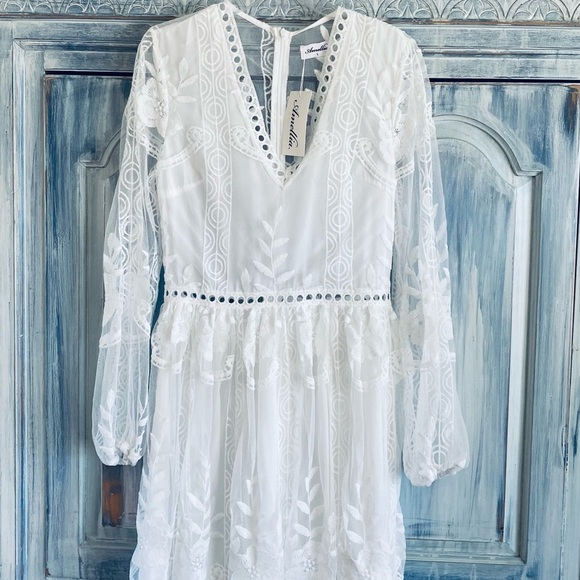 AMELLIA Bohemian White Lace Maxi Dress - Picture 7 of 16